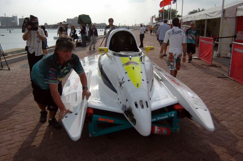 081203 abudhabiUBE21