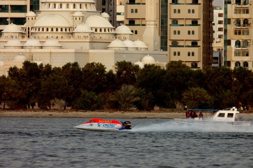 091210sharjah race1UBE020